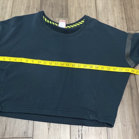 NIKE WOMEN'S RU TECH FLEECE CROPPED CREW
BLACK - Picture 8 of 10